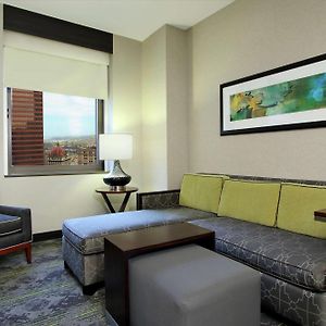 One-Bedroom Queen Suite